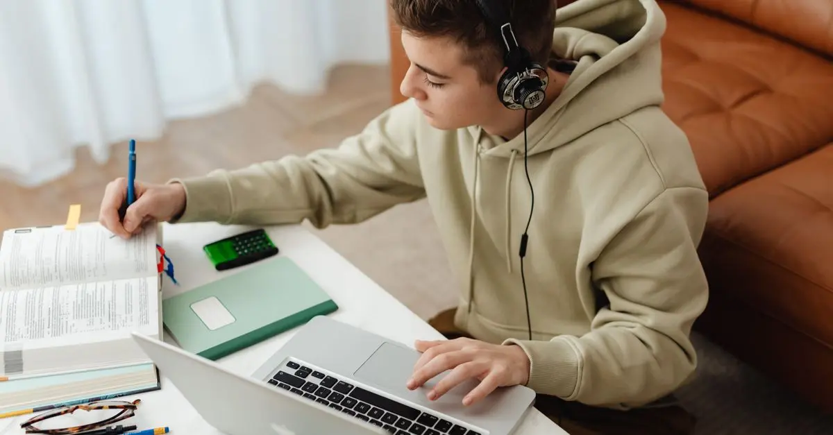 Cómo elegir el mejor curso de español online para ti