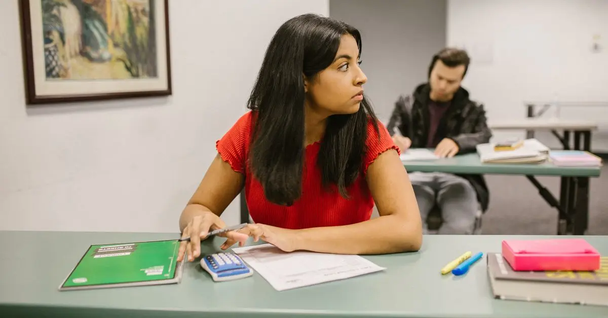 Guía práctica para combinar cursos de español y recursos online
