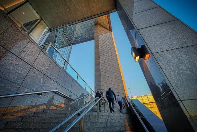Cómo los cursos de español pueden mejorar tu carrera profesional